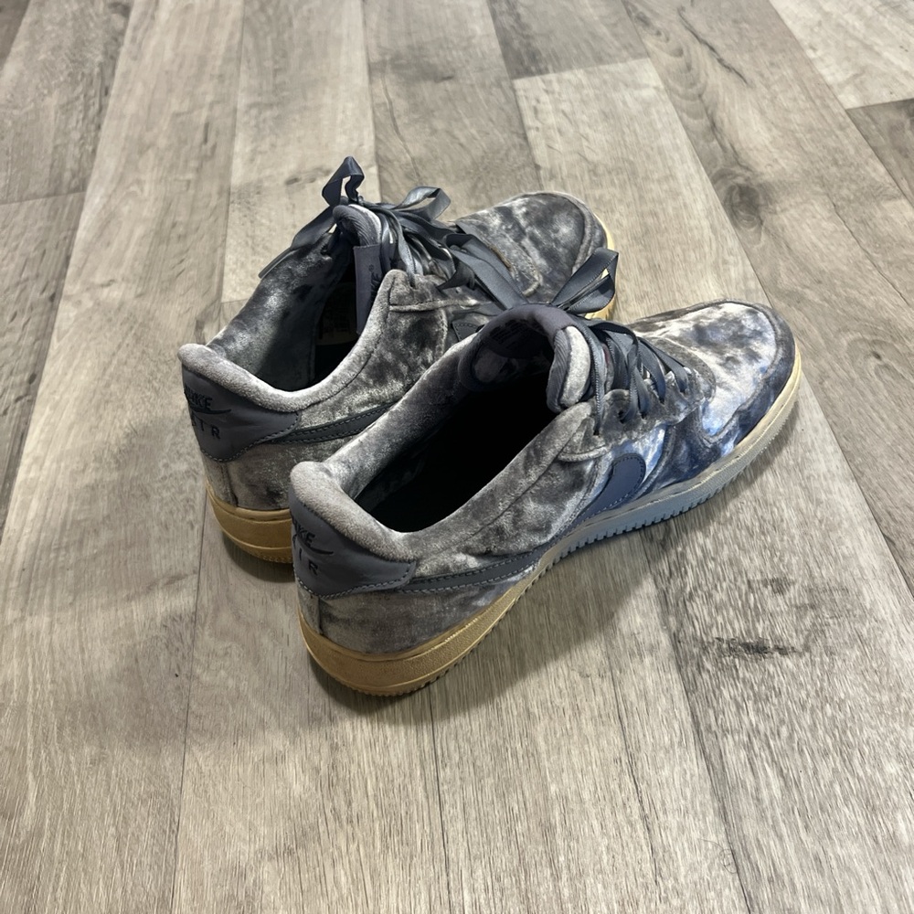 Nike Men's Gray Sneakers